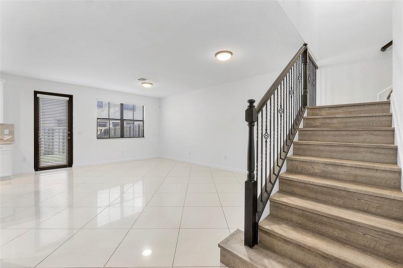 Image 9 of 73 For 9572 Town Parc Circle North