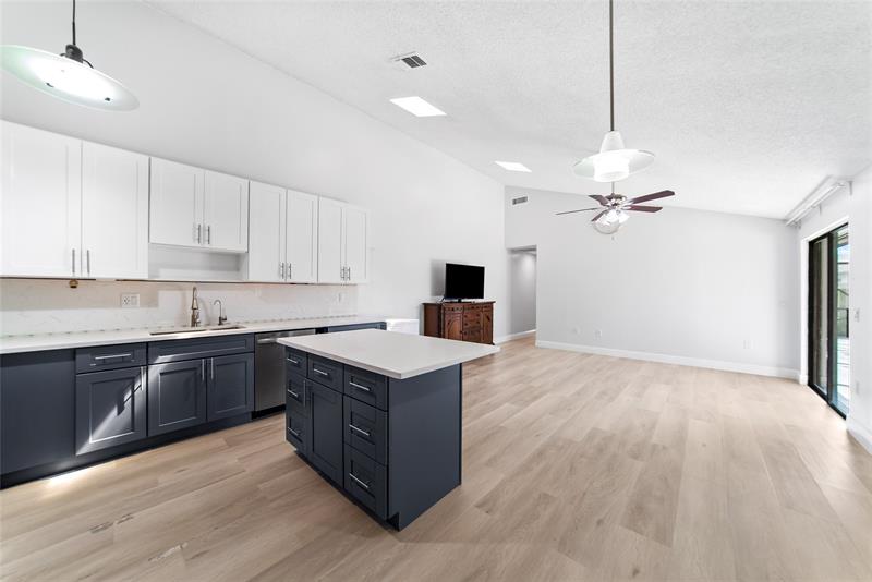 Image 5 of 40 For 9986 Boca Gardens Trail  C