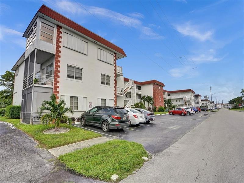 Image 3 of 13 For 1490 43rd Ave  208