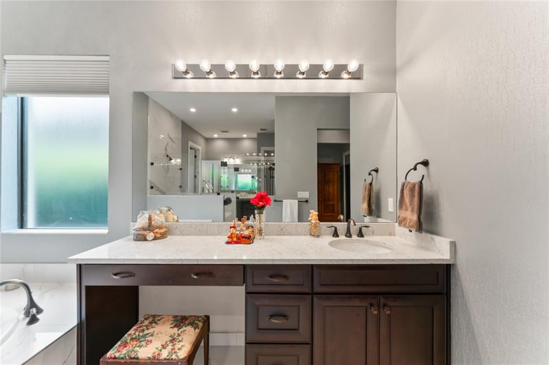 Image 17 of 20 For 9057 Porto Way