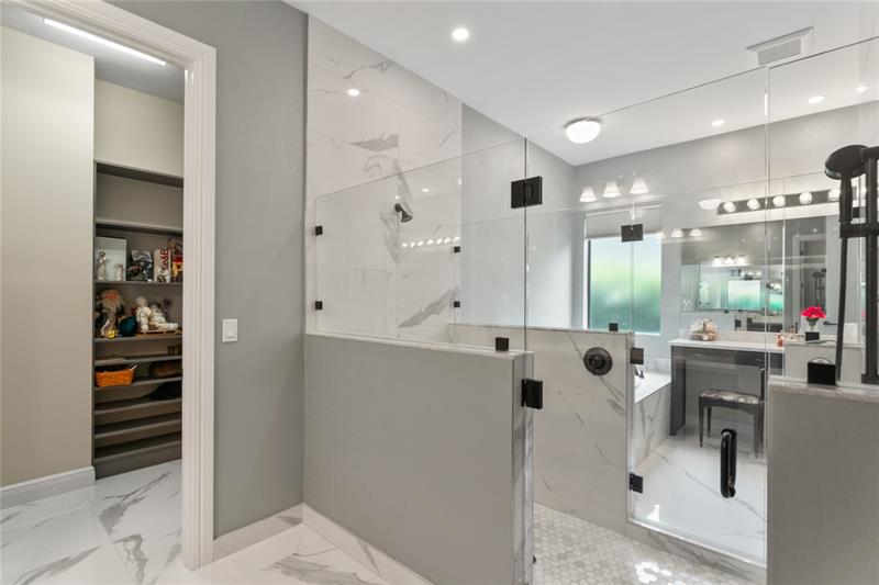 Image 18 of 20 For 9057 Porto Way