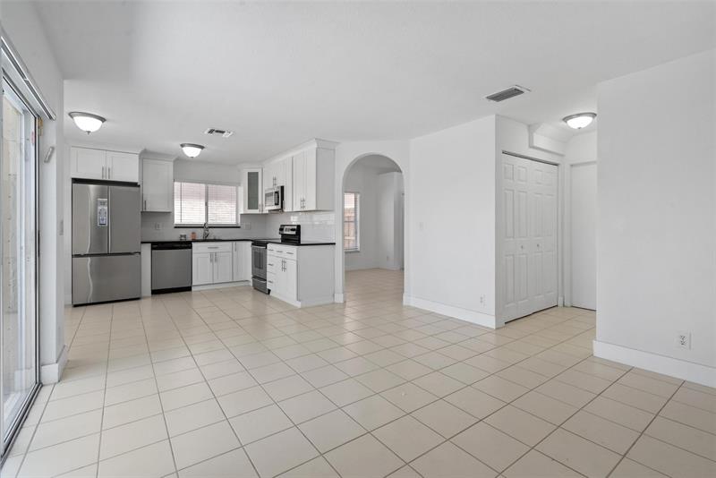 Image 17 of 34 For 6813 Torch Key St