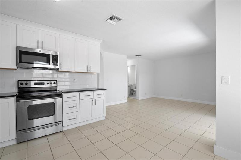 Image 18 of 34 For 6813 Torch Key St