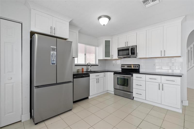Image 20 of 34 For 6813 Torch Key St