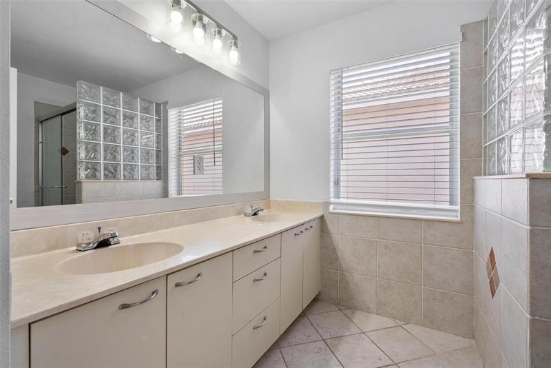 Image 8 of 34 For 6813 Torch Key St