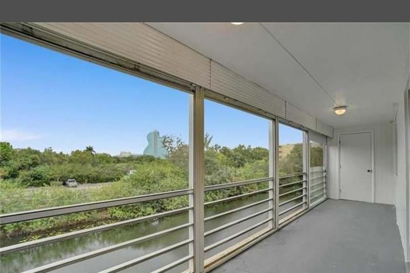 Details for 4131 Unit#302 Stirling Rd, Davie, FL 33314