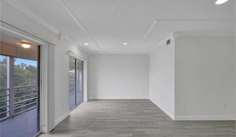Image 11 of 15 For 4131 Unit#302 Stirling Rd
