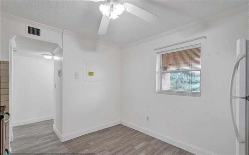 Image 6 of 15 For 4131 Unit#302 Stirling Rd