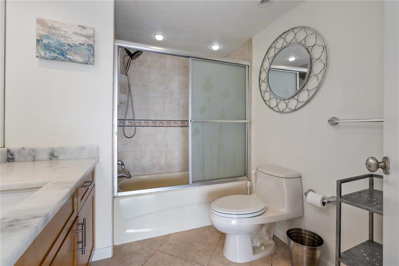 Image 19 of 31 For 2841 Ocean Blvd  1105
