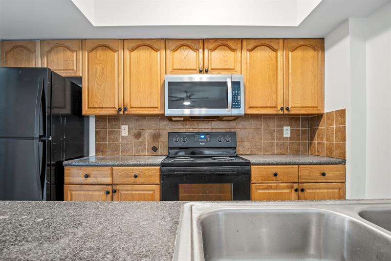 Image 4 of 27 For 6252 Highland Ct  6252