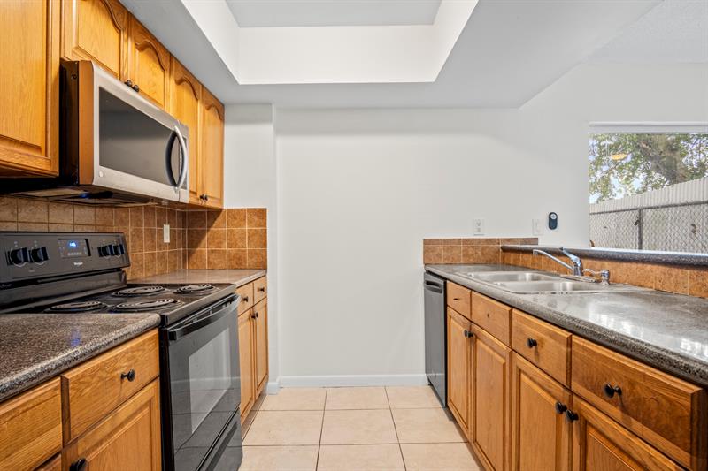 Image 5 of 27 For 6252 Highland Ct  6252