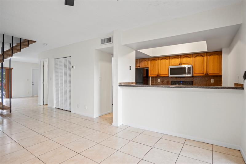 Image 8 of 27 For 6252 Highland Ct  6252