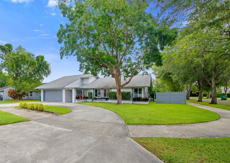 Details for 10115 Calusa Club Dr, Miami, FL 33186
