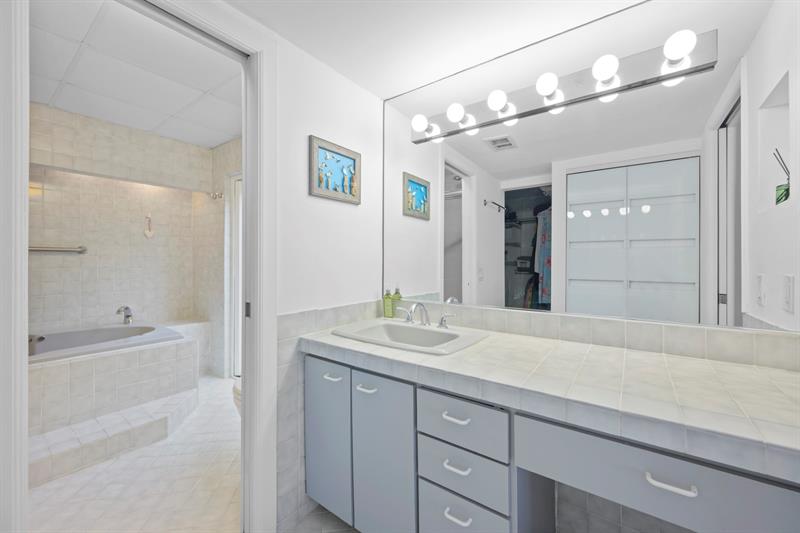 Image 15 of 30 For 10115 Calusa Club Dr