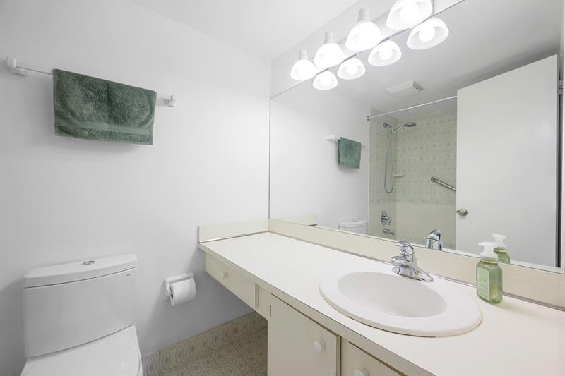 Image 19 of 30 For 10115 Calusa Club Dr