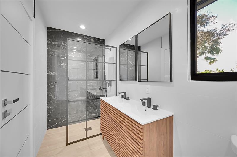 Image 17 of 23 For 1257 4th St  