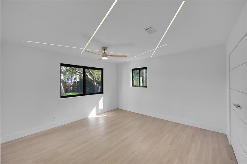 Image 18 of 23 For 1257 4th St  