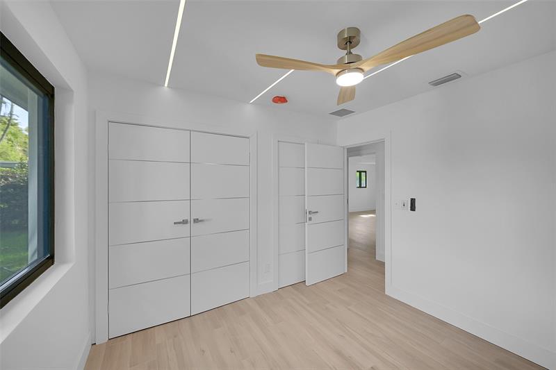 Image 21 of 23 For 1257 4th St  
