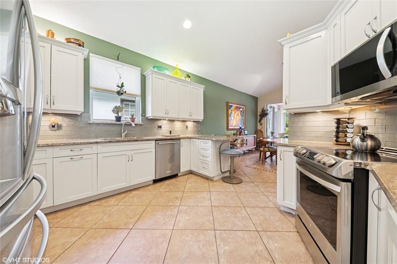 Image 11 of 31 For 11709 Highland Pl