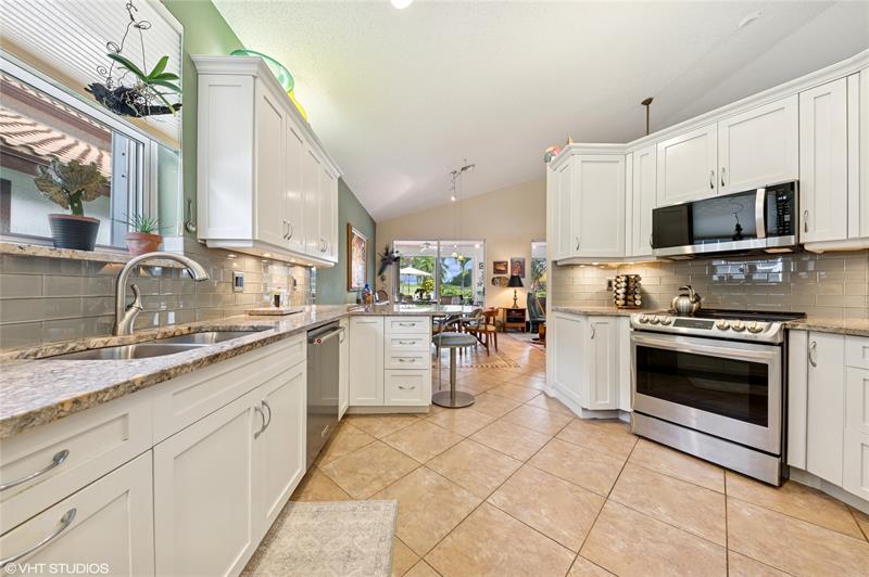 Image 12 of 31 For 11709 Highland Pl