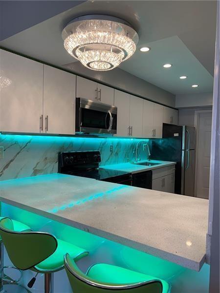 Image 12 of 29 For 3947 Coral Springs Dr  22