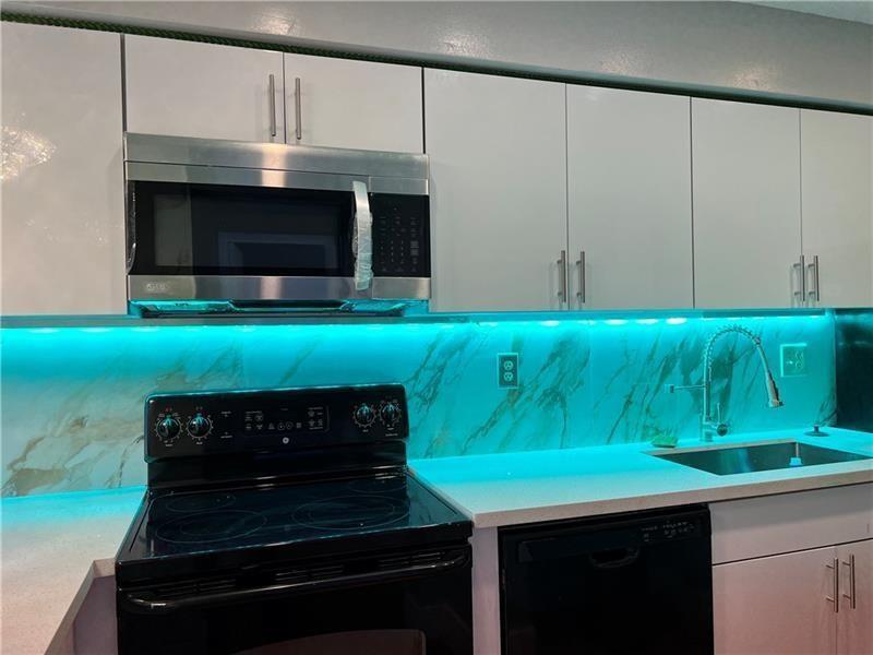 Image 13 of 29 For 3947 Coral Springs Dr  22