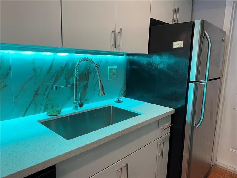 Image 15 of 29 For 3947 Coral Springs Dr  22