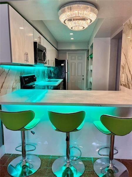 Image 16 of 29 For 3947 Coral Springs Dr  22