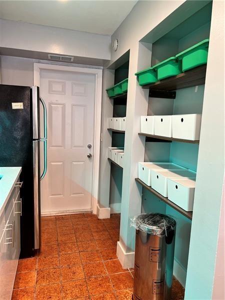 Image 21 of 29 For 3947 Coral Springs Dr  22