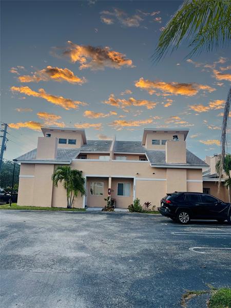 Image 4 of 29 For 3947 Coral Springs Dr  22