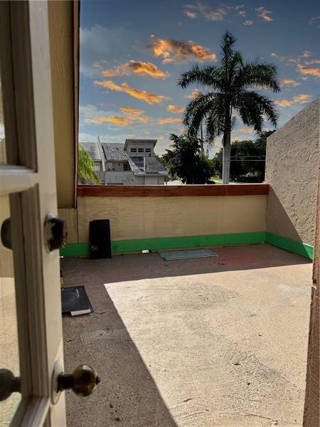 Image 7 of 29 For 3947 Coral Springs Dr  22