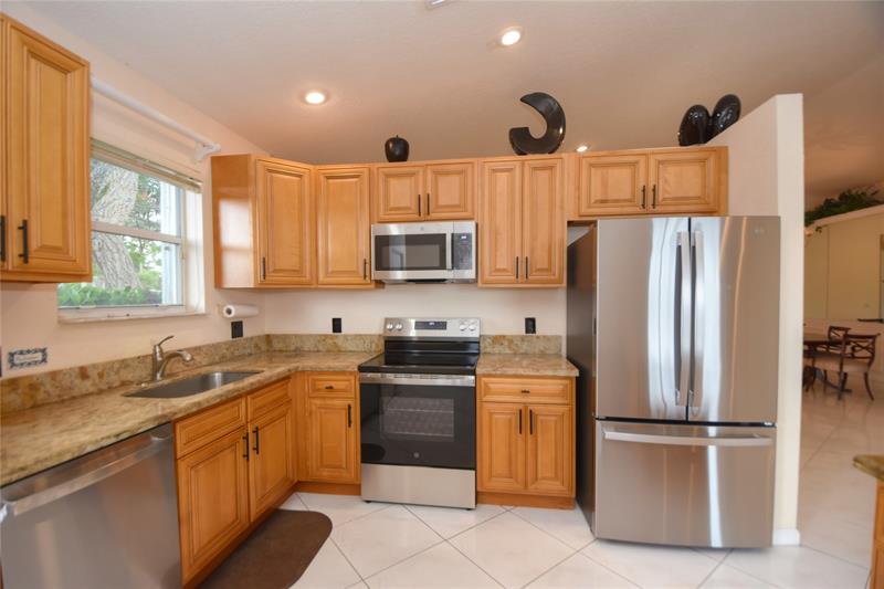 Image 14 of 59 For 10254 Utopia Cir W