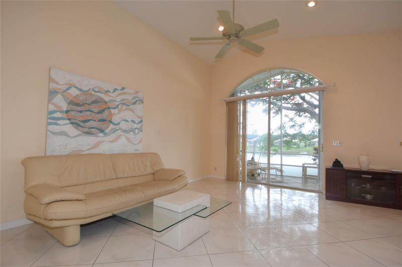 Image 20 of 59 For 10254 Utopia Cir W