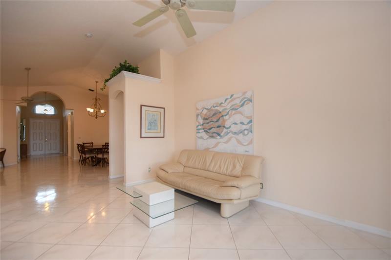 Image 21 of 59 For 10254 Utopia Cir W