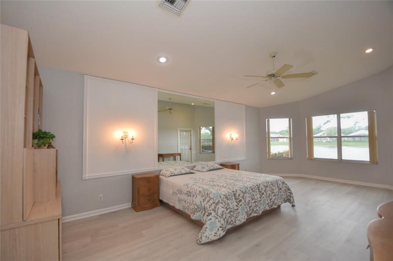 Image 23 of 59 For 10254 Utopia Cir W