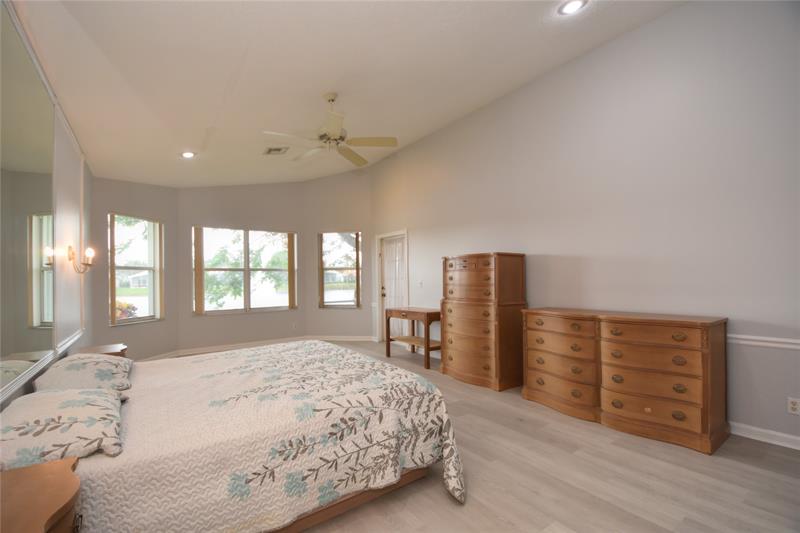 Image 24 of 59 For 10254 Utopia Cir W