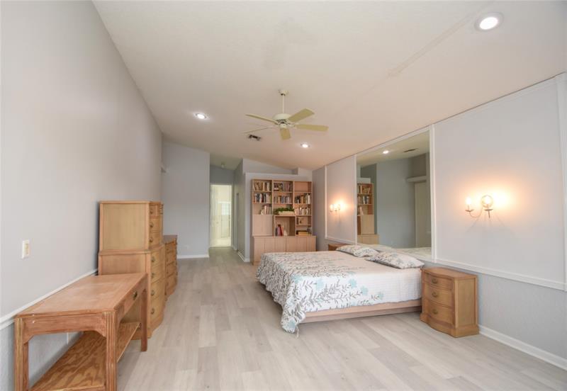 Image 25 of 59 For 10254 Utopia Cir W
