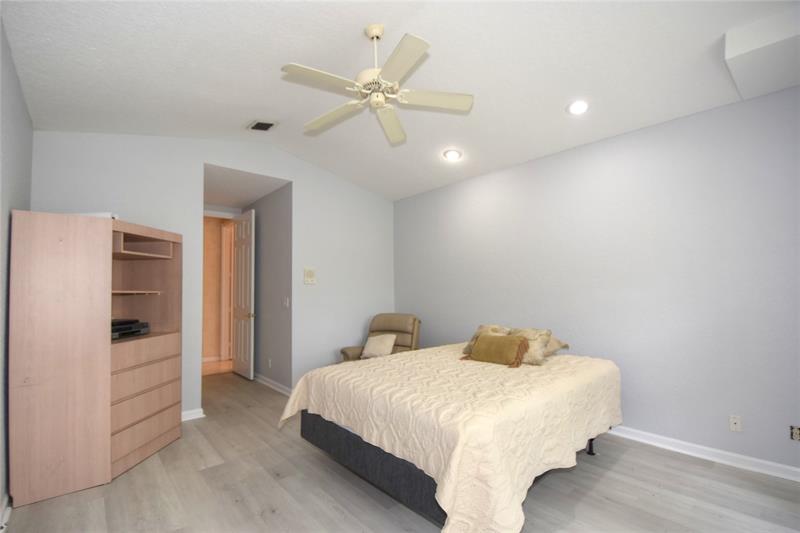Image 33 of 59 For 10254 Utopia Cir W