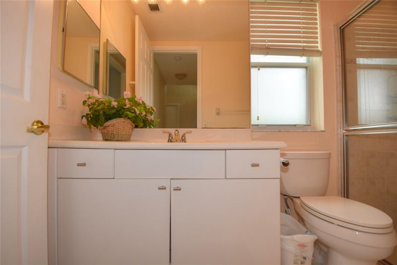Image 36 of 59 For 10254 Utopia Cir W