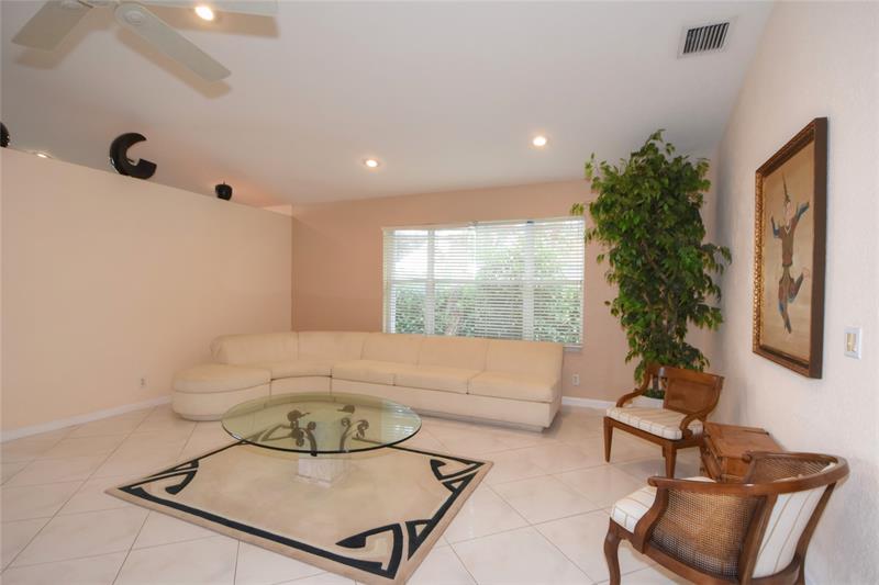 Image 7 of 59 For 10254 Utopia Cir W