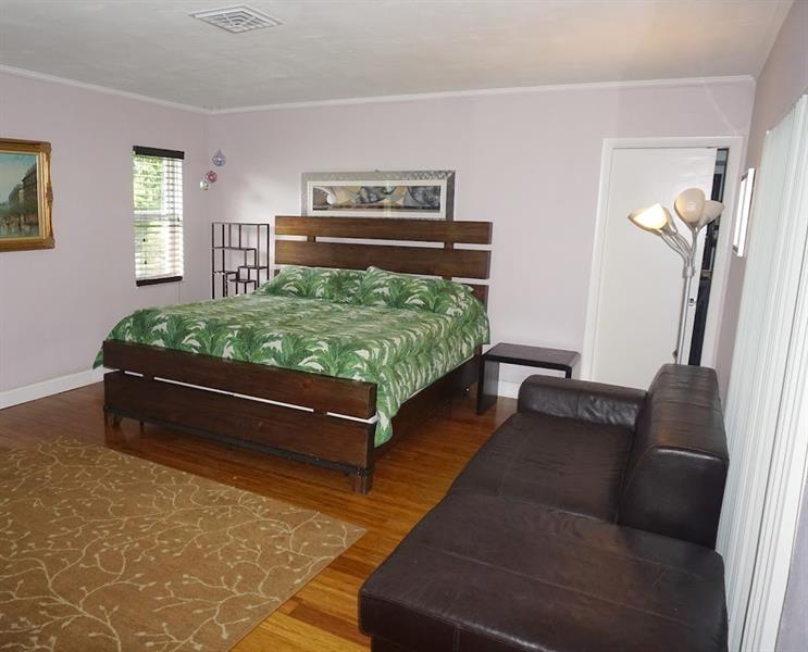 Image 3 of 6 For 4802 Queen Palm Ln
