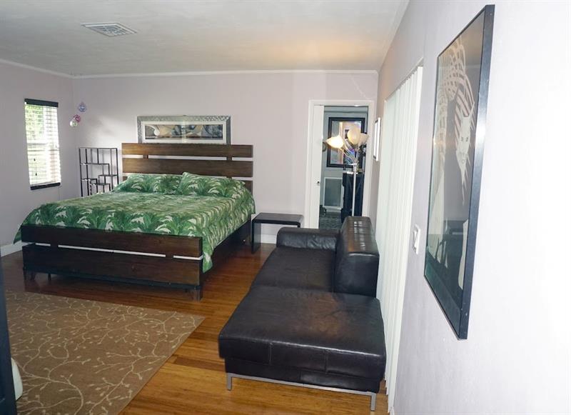 Image 4 of 6 For 4802 Queen Palm Ln