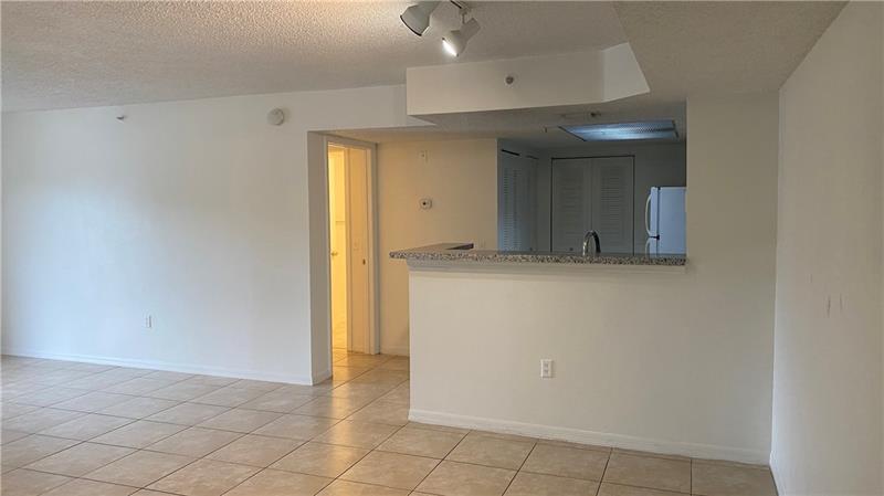Image 5 of 32 For 5045 Wiles Rd  205