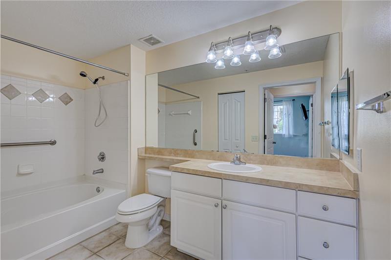 Image 27 of 44 For 9833 Baywinds Dr  7102