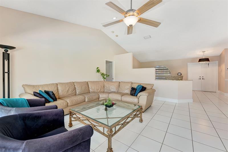 Image 11 of 39 For 9955 52nd St