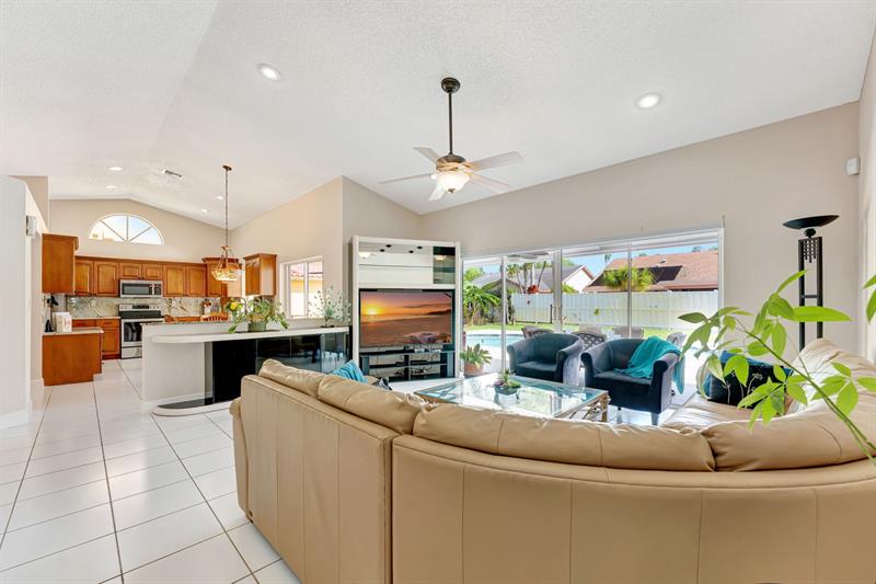 Image 12 of 39 For 9955 52nd St