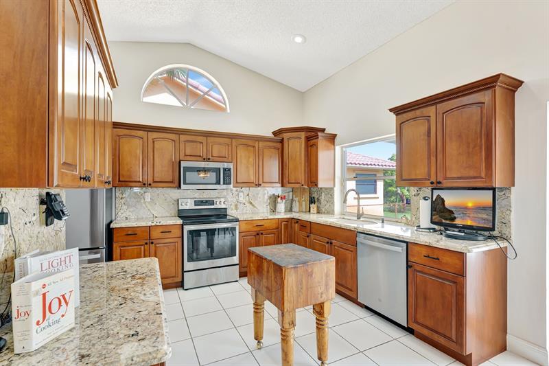Image 15 of 39 For 9955 52nd St