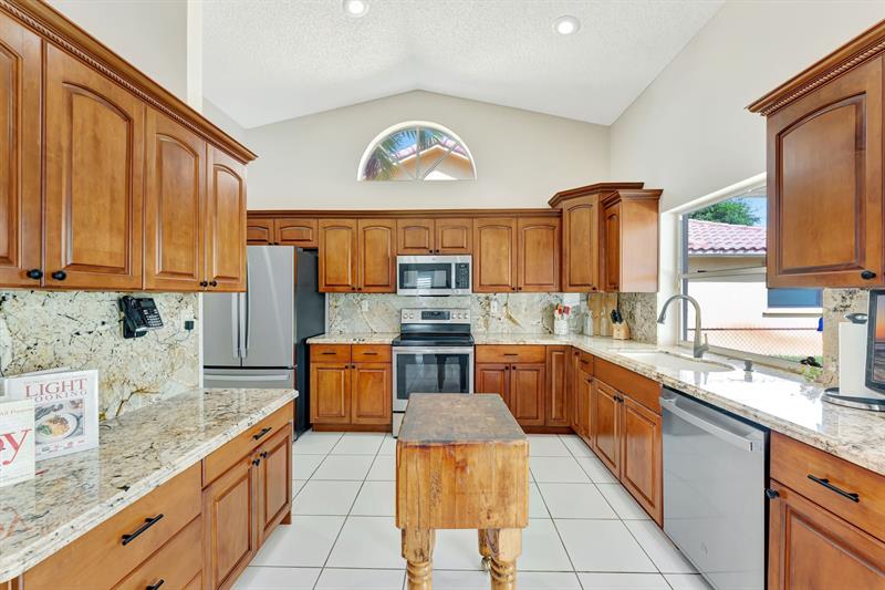 Image 16 of 39 For 9955 52nd St