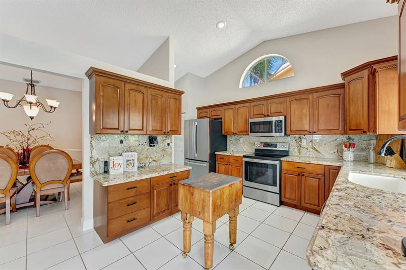 Image 17 of 39 For 9955 52nd St