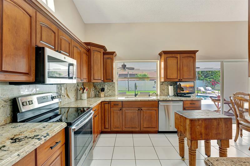 Image 18 of 39 For 9955 52nd St